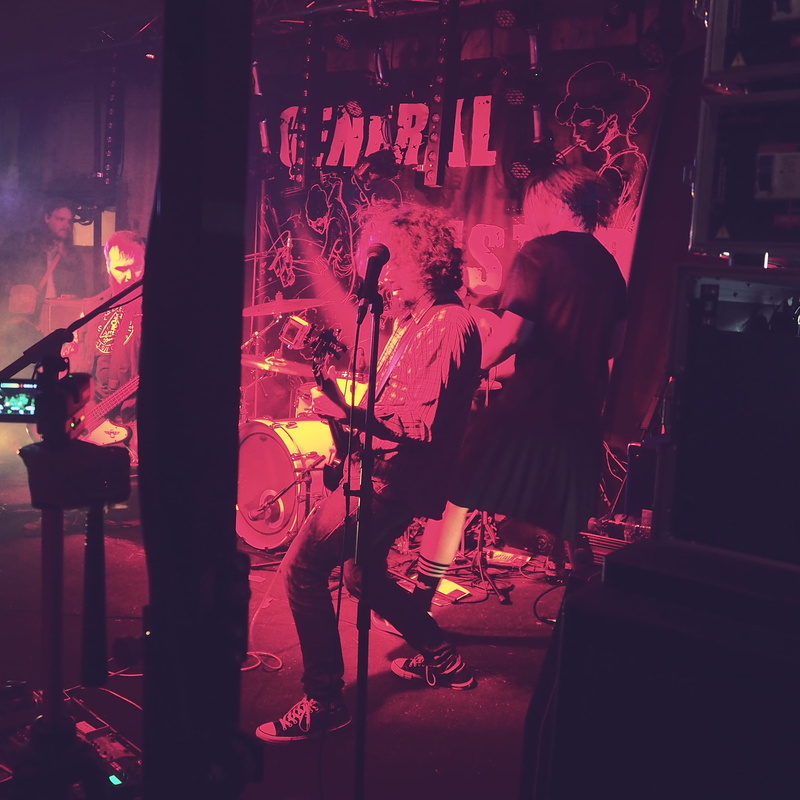 arts culture and entertainment, musique, event, entertainment occupation, occupation, leisure activity, nightclub, night, fire, real people, nightlife