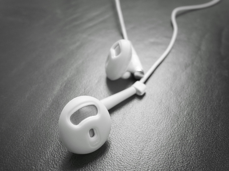5K, 音楽, 音, in-ear headphones, single object, ディジタル, still life, no people, table, son, close-up, audio, musique, sport, earphones, ear buds, studio shot