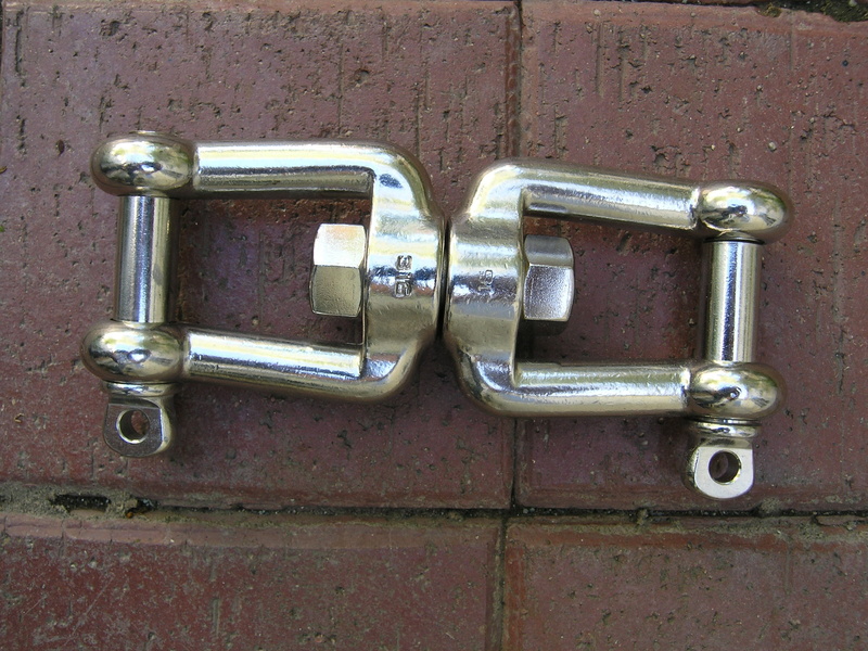 simplicity, indoors, metallic, fix, silver colored, safety, marine swivel, metal, stainless steal, tool, security, mechanical, industry, detail, equipment