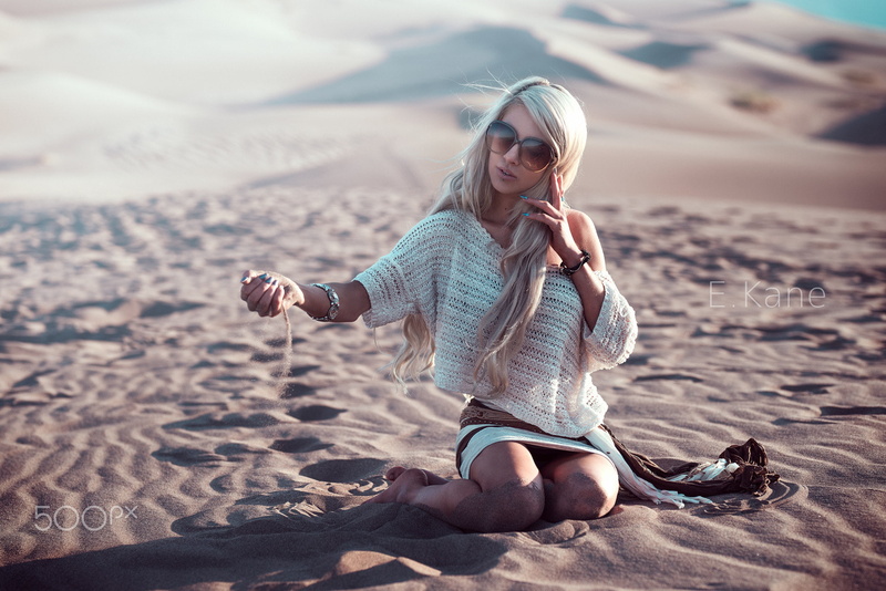women outdoors, women, kneeling, nature, desert, 1080P, women with shades, model, Evan Kane