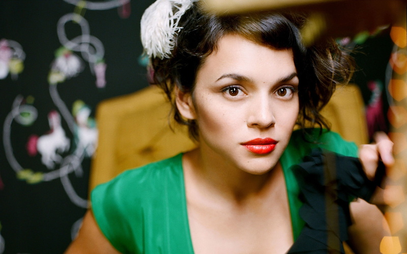 make-up, music, beauty, neck, Female celebrities, hair, jones, adult, norah, 2K, young adult, s, looking at camera, green, fashion, lipstick, portrait