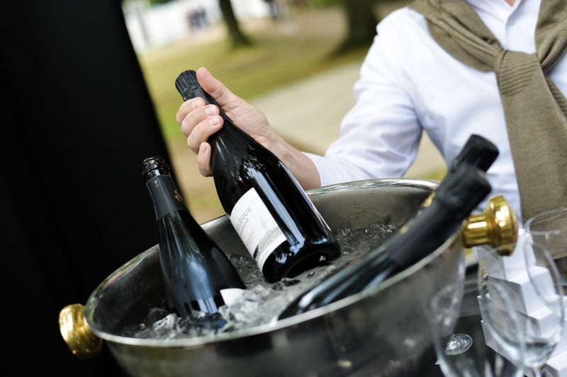 town, bottle, beer bottle, preparation, service, outdoors, drink, beer, red wine, alcohol, ice, celebrate, bucket, building, men, 5K, container, wine