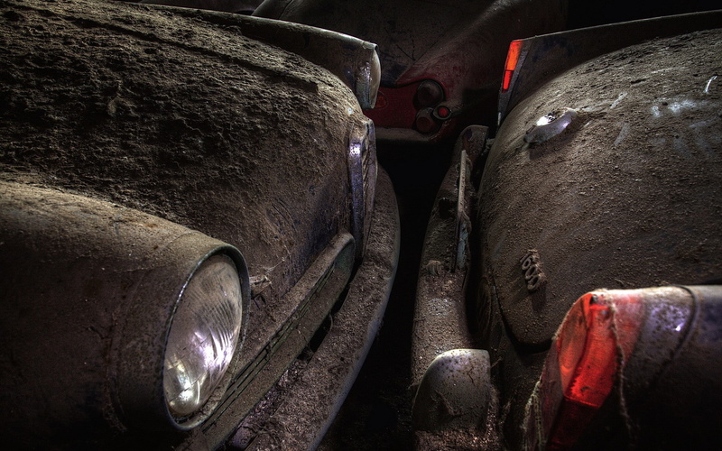 arrangement, 1080P, motor vehicle, wood - material, day, large group of objects, land vehicle, mode of transportation, indoors, group of objects, close-up