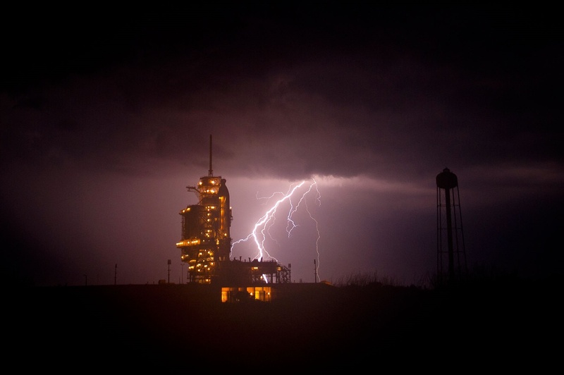 gantry, built structure, launch, dark, 1080P, flight, silhouette, endeavour space shuttle, cloud - sky, space, storm, night, spacecraft, spaceship, nature