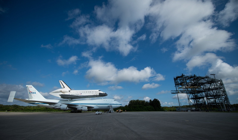 building exterior, day, Space Shuttles, Shuttle, Space Shuttle Endeavour, luxury, no people, corporate jet, nature, NASA, air vehicle, mode of transportation