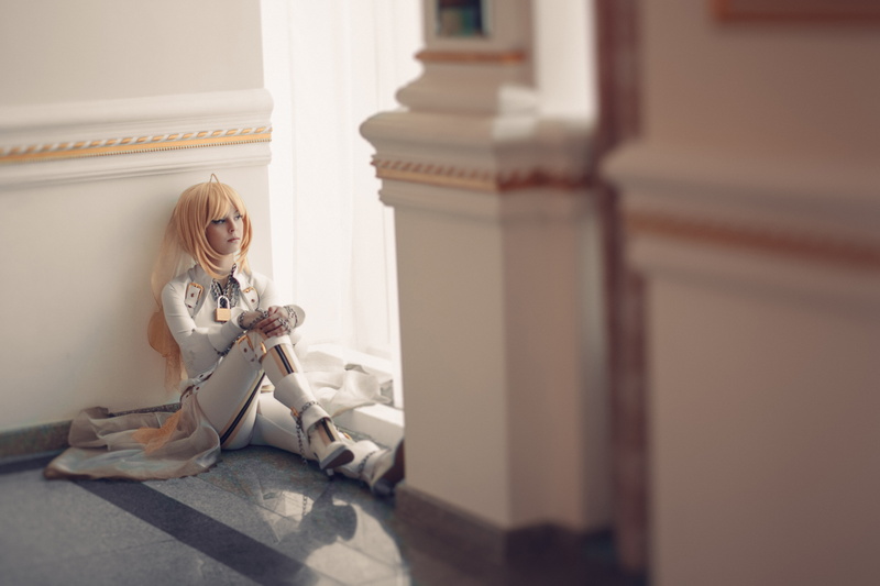 hair, 5K, suits boots cosplay saber bride long hair blonde blue eyes leather boots leather clothing sitting, casual clothing, architecture, shoe, adult