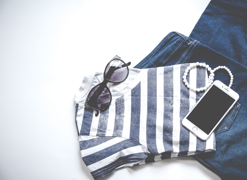 no people, portability, indoors, blue, screen, table, mobile phone, portable information device, fashion, communication, 4K, mobile, connection, wireless technology