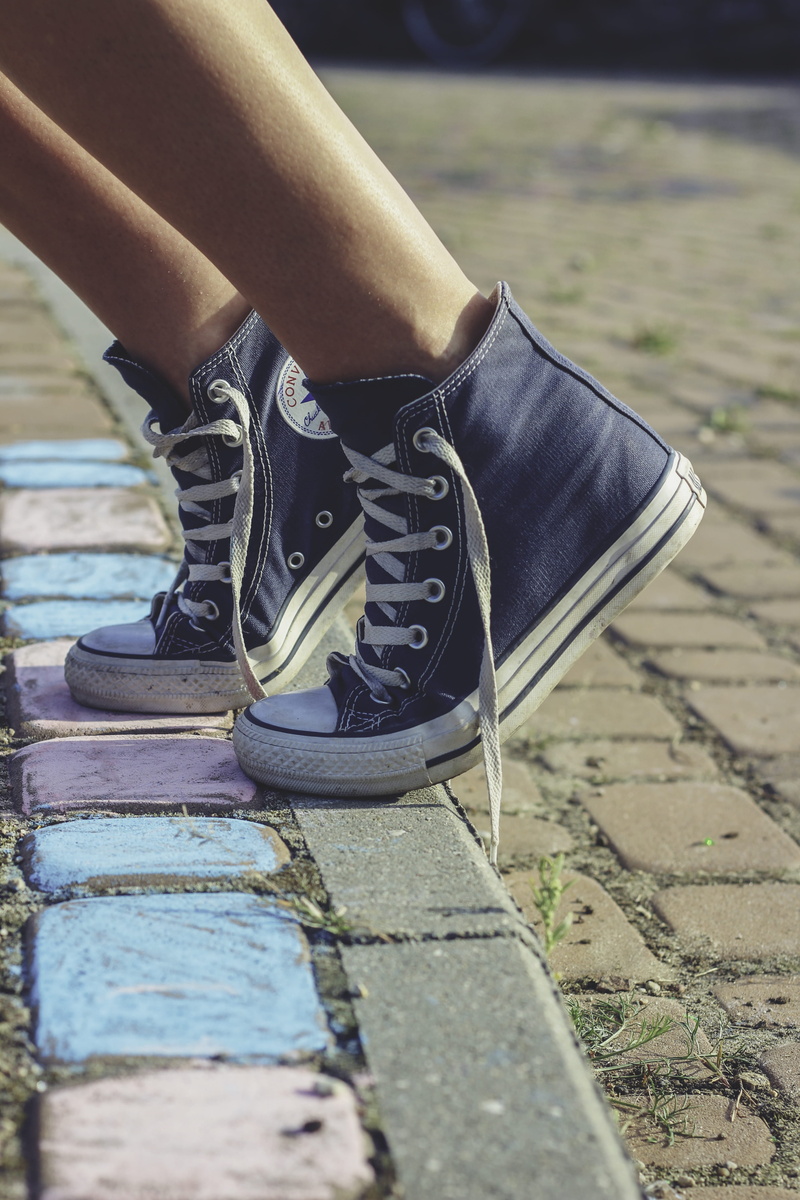 human limb, converse, leather, day, outdoors, unrecognizable person, body part, shoe, ii, human leg, 5K, low section, one person, real people, human body part