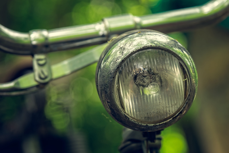 formerly, reflection, tree, rusty, metal, plant, photo, 5K, two wheeled vehicle, outdoors, cycle, bicycle, no people, mode of transportation, stainless