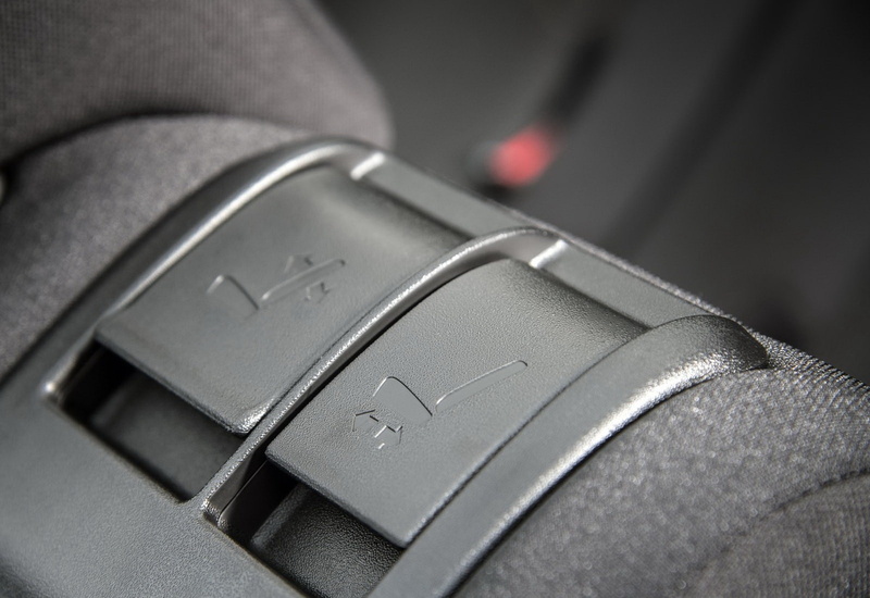 suzuki, (2017), close-up, push button, computer network, people, human body part, ignis, personal accessory, car interior, transportation, leather, hand