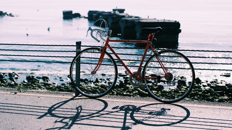 city, activity, trip, hardtail, sky, 5K, stationary, nature, mountain, road, sea, land vehicle, body, near, bicycle, wheel, water, seaside, mode of transportation