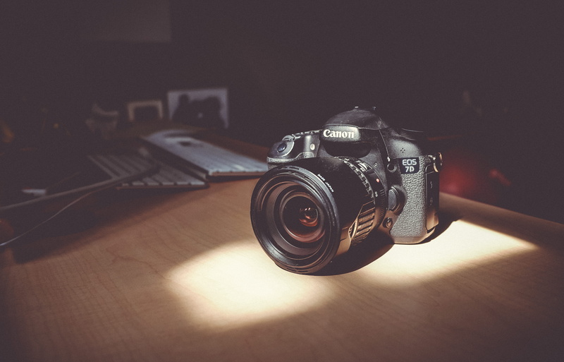 equipment, no people, eos, camera - Photographic Equipment, indoors, photography Themes, still life, lens - Optical Instrument, dslr, sunlight, slr camera