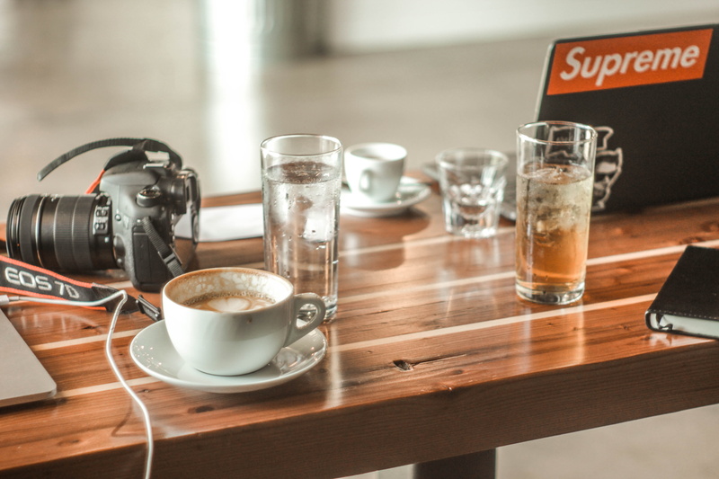 small group, household equipment, 5K, brown, table, latte, mug, domestic room, wooden, coffee cup, technology, teacup, wood - material, coffee shop, tea