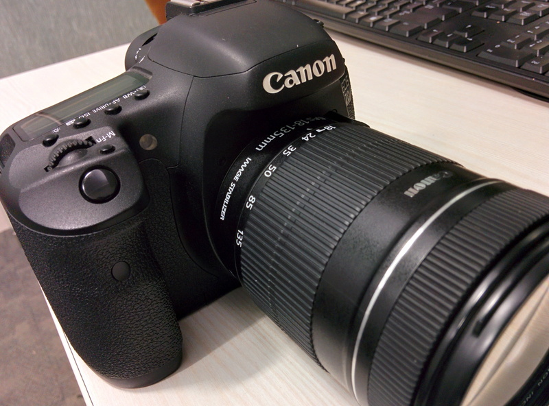 single object, high angle view, push button, lens, arts culture and entertainment, slr camera, canaon eos, photographing, 7d, eos 7d, canon eos 7d, computer