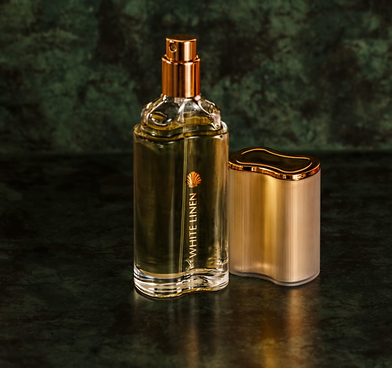 bottle, container, fragrance, close-up, healthy, make-up, scientific experiment, gold colored, 2K, still life, white, hygiene, scent, glass - material