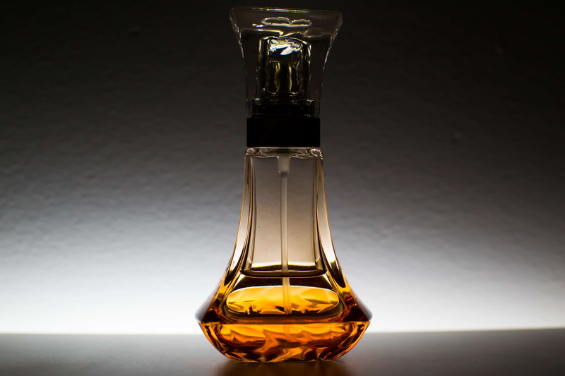 indoors, drinking glass, single object, household equipment, bottle, alcohol, no people, studio shot, luxury, empty, drink, glass - material, food and drink