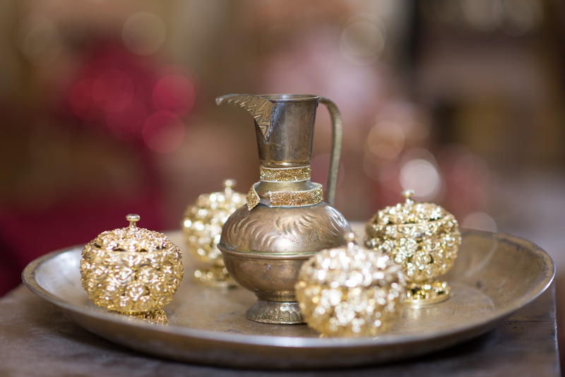presentation, precious gem, food and drink, perfume sprayer, gold, 1080P, Blur, candle, celebration, container, Ceremony, tray, antique, indoors, bright