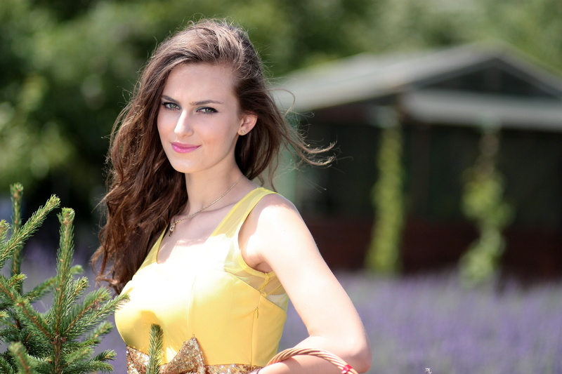 young women, beautiful woman, lavender, caucasian Ethnicity, looking at camera, hairstyle, yellow, teenager, females, portrait, girl, flowers, plant, nature