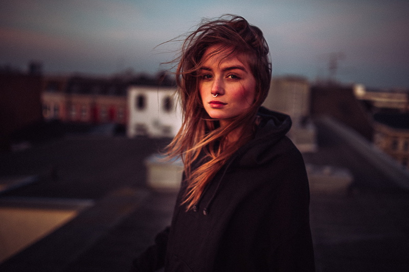 nose rings, 720P, women, André Josselin, brown eyes, rooftops, black shirt, brunette