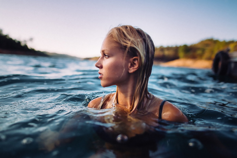 wet hair, model, 1080P, water, looking away, swimming, women, André Josselin, blonde, women outdoors