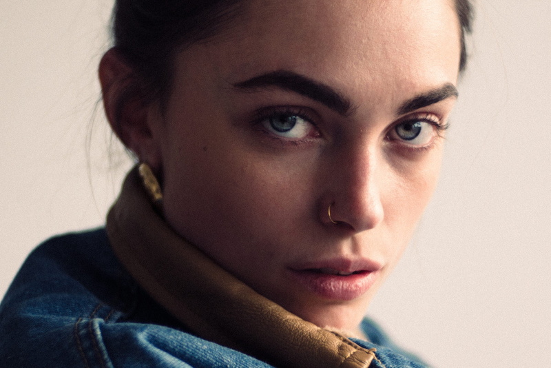 nose rings, André Josselin, women, simple background, face, women indoors, blue eyes, 1080P, portrait
