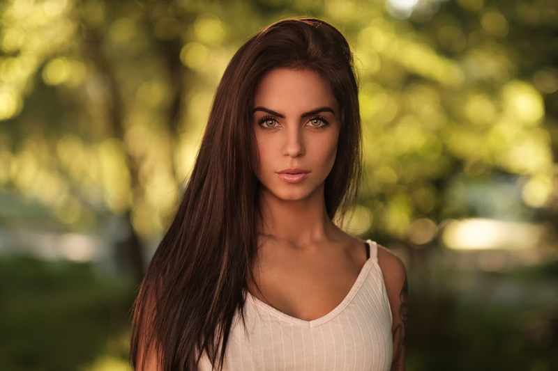 human face, fashion, Depth Of Field, looking at camera, body part, portrait, beautiful people, focus on foreground, young women, beautiful woman, teenager