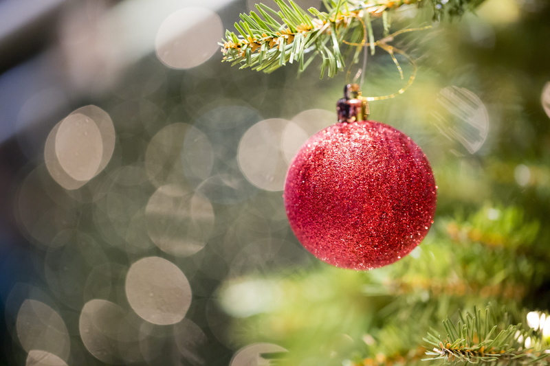 christmas, christmas tree, focus on foreground, seasonal, photography, december, gold, celebration, christmas ornament, selective, bauble, season, focus