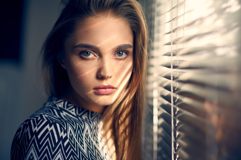 Ariel Grabowski, face, blue eyes, depth of field, blonde, women, portrait, wide jaw, 1080P