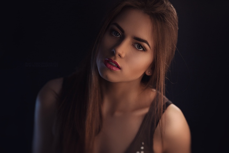 blue eyes, face, wide jaw, brunette, women, portrait, depth of field, closeup, 1080P