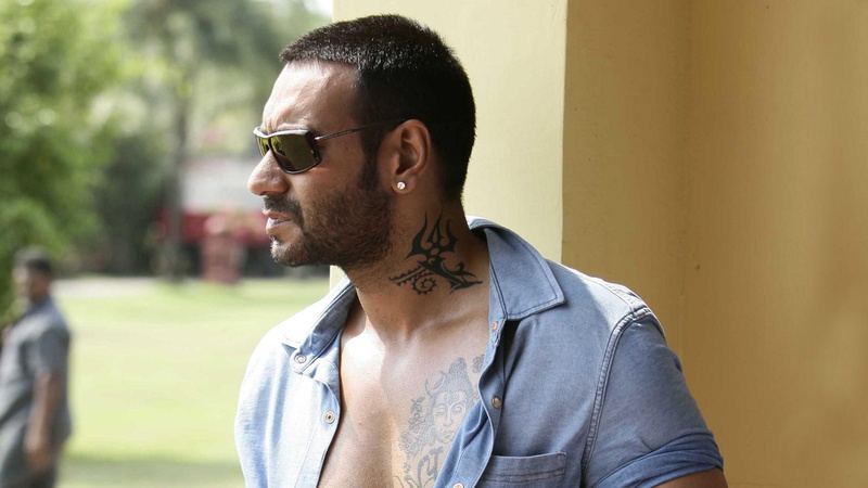1080P, contemplation, headshot, real people, fashion, tattoo, day, photoshoot, young adult, casual clothing, young men, leisure activity, hairstyle, focus on foreground