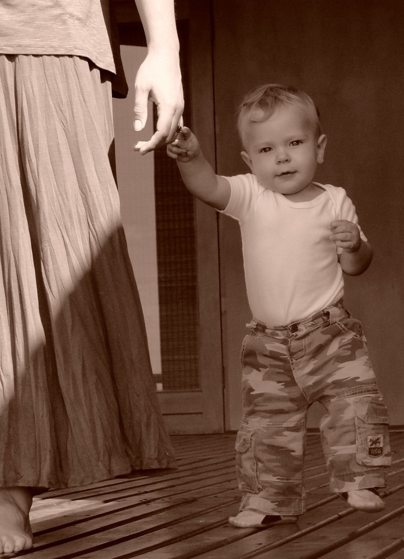 mom, parent, males, human hand, Child, boys, 1080P, happiness, family with one child, childhood, baby, human body part, mother, walk, little, Woman, bonding