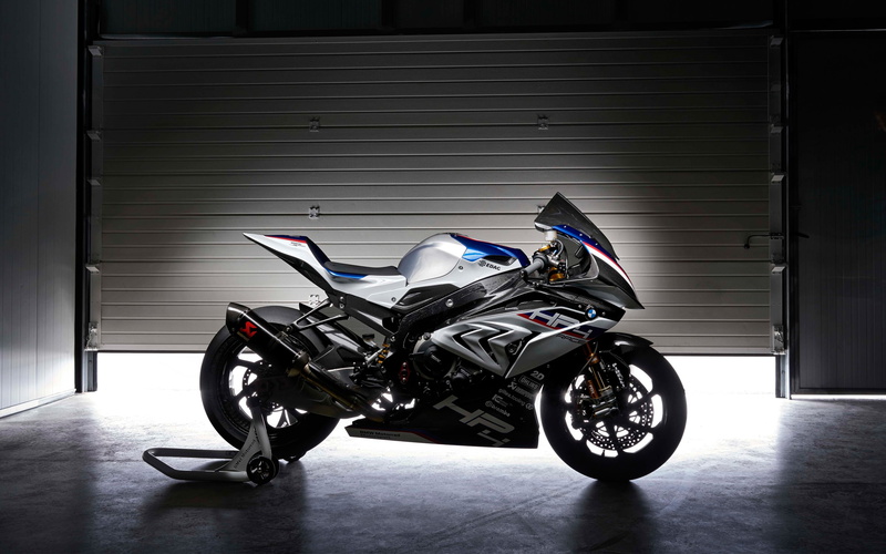 transportation, motorcycle, hp, safety, mode of transportation, k, day, side view, 2K, absence, stationary, protection, built structure, helmet, bmw, architecture