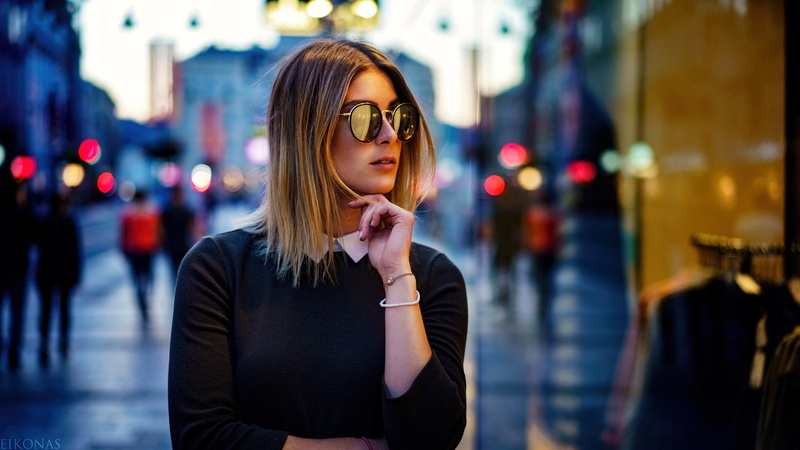 lifestyles, black shirt, outdoors, front view, blond hair, women, beautiful woman, architecture, hairstyle, sunglasses, adult, 1080P, one person, open mouth