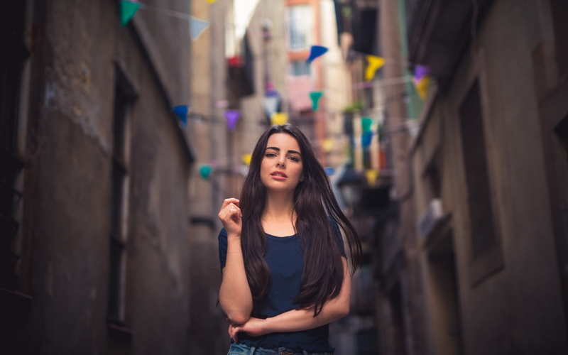 looking at viewer, blue shirt, open mouth, denim, 1080P, backstreet, jeans, women, brown eyes, brunette