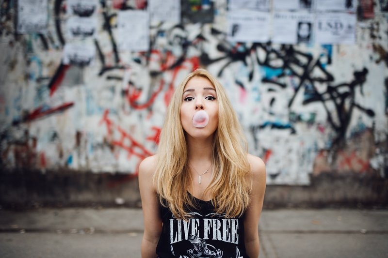 model, urban, bubblegum, women, 2K, women outdoors