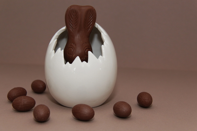 freshness, studio shot, egg, easter theme, delicious, table, easter eggs, representation, easter greeting, brown, indoors, close-up, still life, white color