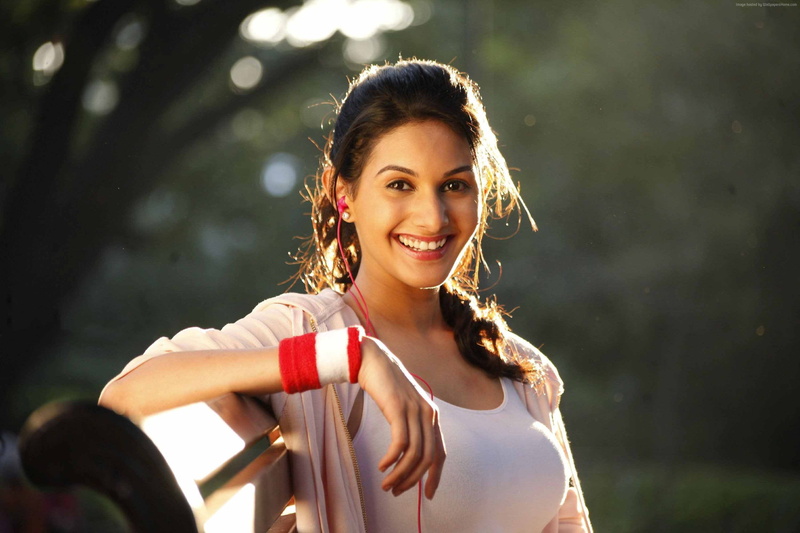 bollywood, headshot, adult, happiness, beauty, hair, Amyra Dastur, 4K, beautiful woman, young women, portrait, smiling, one person, young adult, waist up