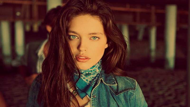 focus on foreground, 1080P, young adult, headshot, brunette, adult, blue eyes, long hair, body part, hairstyle, brown hair, Emily DiDonato, juicy lips