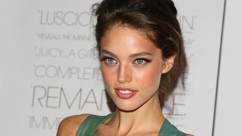 front view, celebrity, teenager, close-up, hairstyle, top, adult, new York City, caucasian Ethnicity, text, beautiful woman, manhattan - New York City