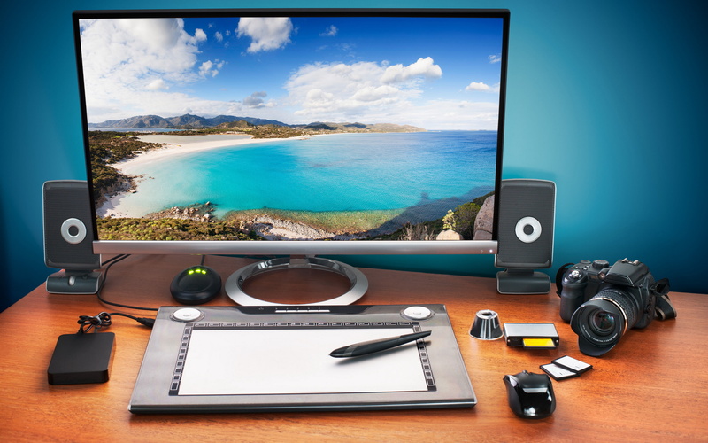 desk, tech, still life, technology, tecnologia, connection, furniture, photography themes, computer monitor, no people, indoors, keyboard, sky, cam, computer equipment