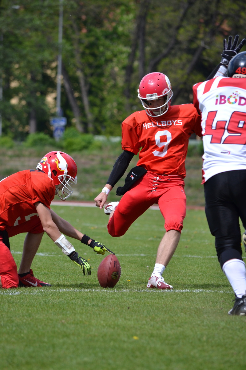 challenge, sport, american football - ball, helmet, competition, teenage boys, clothing, ball, american football - sport, red, adolescence, defending, playmate
