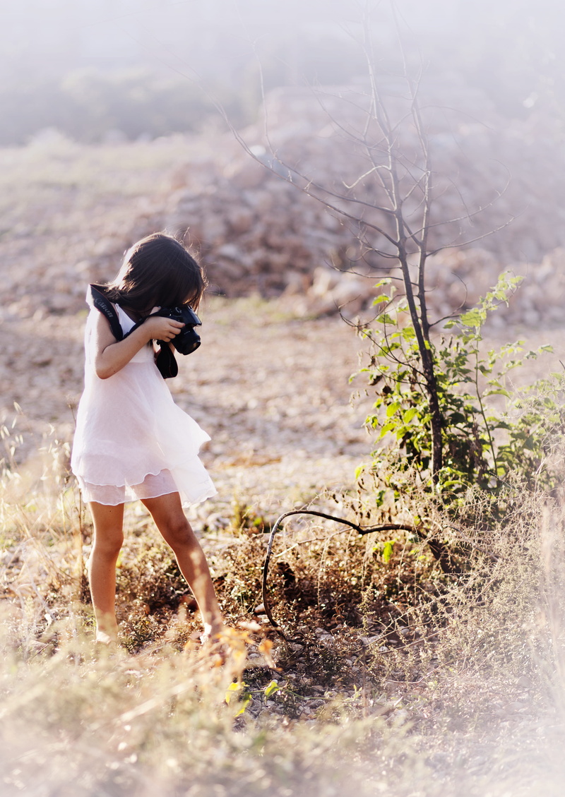sunlight, holding, day, nature, hold, branch, strap, wearing, camera, women, white, taking, casual clothing, child, childhood, girlchild, lifestyles, 4K