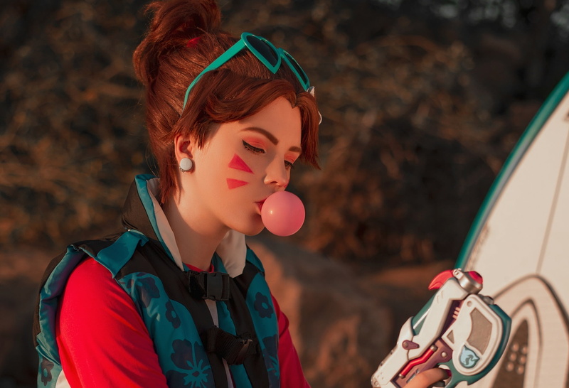 bubble gum, D.Va (Overwatch), 1080P, cosplay, pink nails