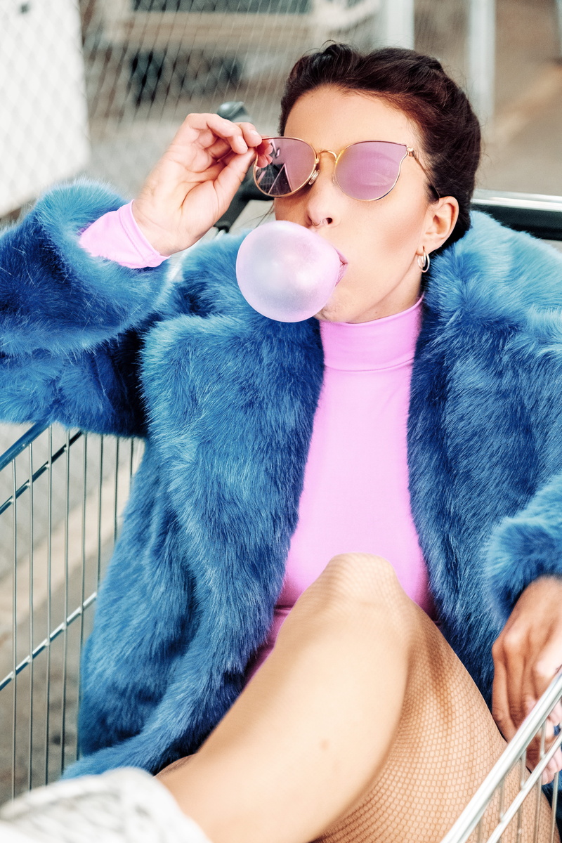 model, glasses, lifestyles, 5K, sunglasses, style, beauty, front view, fashionable, stylish, three quarter length, fashion, woman, women, posing, outfit