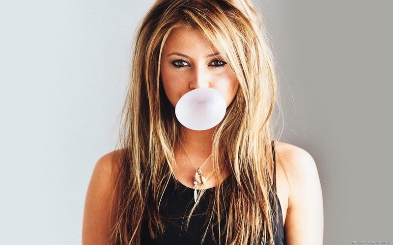 hairstyle, hair, food and drink, human hair, holly valance, long hair, headshot, women, front view, blond hair, human face, adult, drinking, beauty, 720P