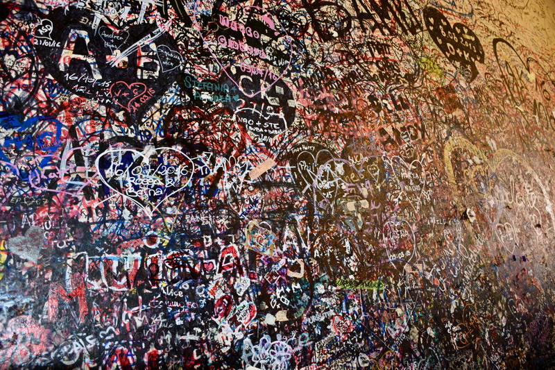 creativity, art and craft, messy, full frame, 5K, brick, outdoors, bubble gum, dirty, architecture, backgrounds, graffiti, built structure, building exterior