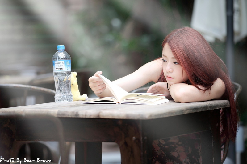 portrait, 1080P, long hair, outdoors, table, women, glass, looking away, bottle, child, auburn hair, casual clothing, redhead, publication, Asian, one person