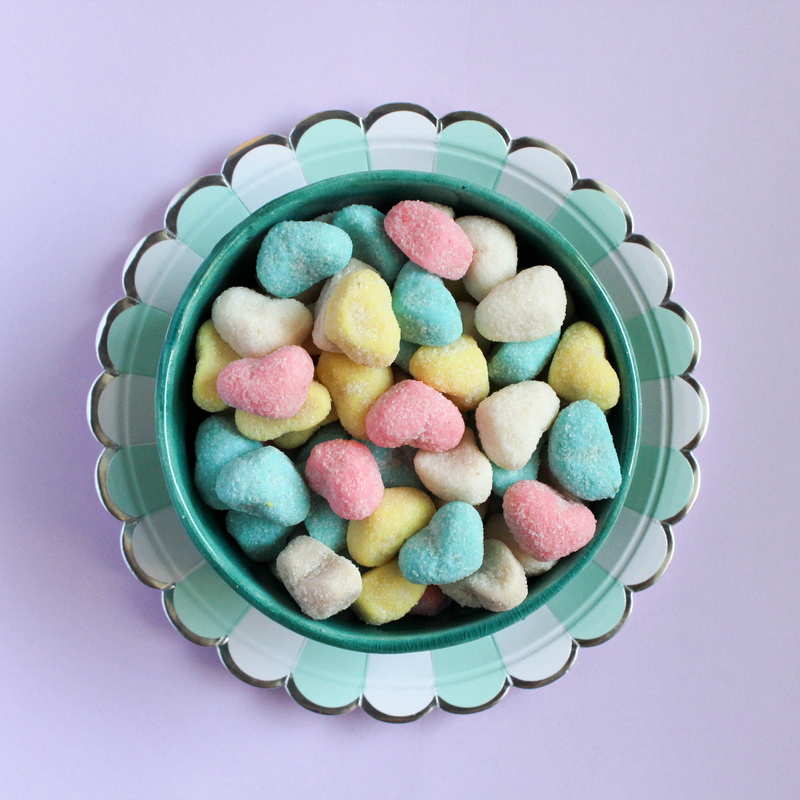 easter, multi colored, variation, caramelos, sweet food, temptation, studio shot, heart, easter egg, sweet, candy, unhealthy eating, jelly bean, yummy