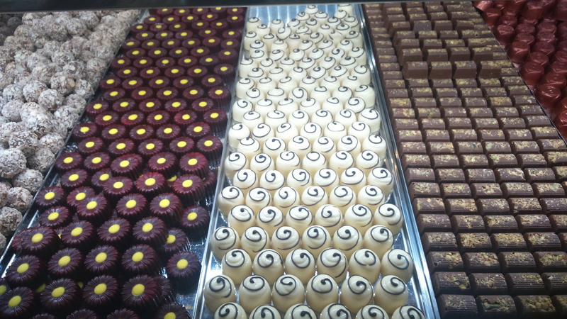 fine chocolates, gourmet, shine, candy store, lolly, candy, confectionery, truffle, nibble, side by side, close-up, tasty, stock photo, confiserie, nutrition