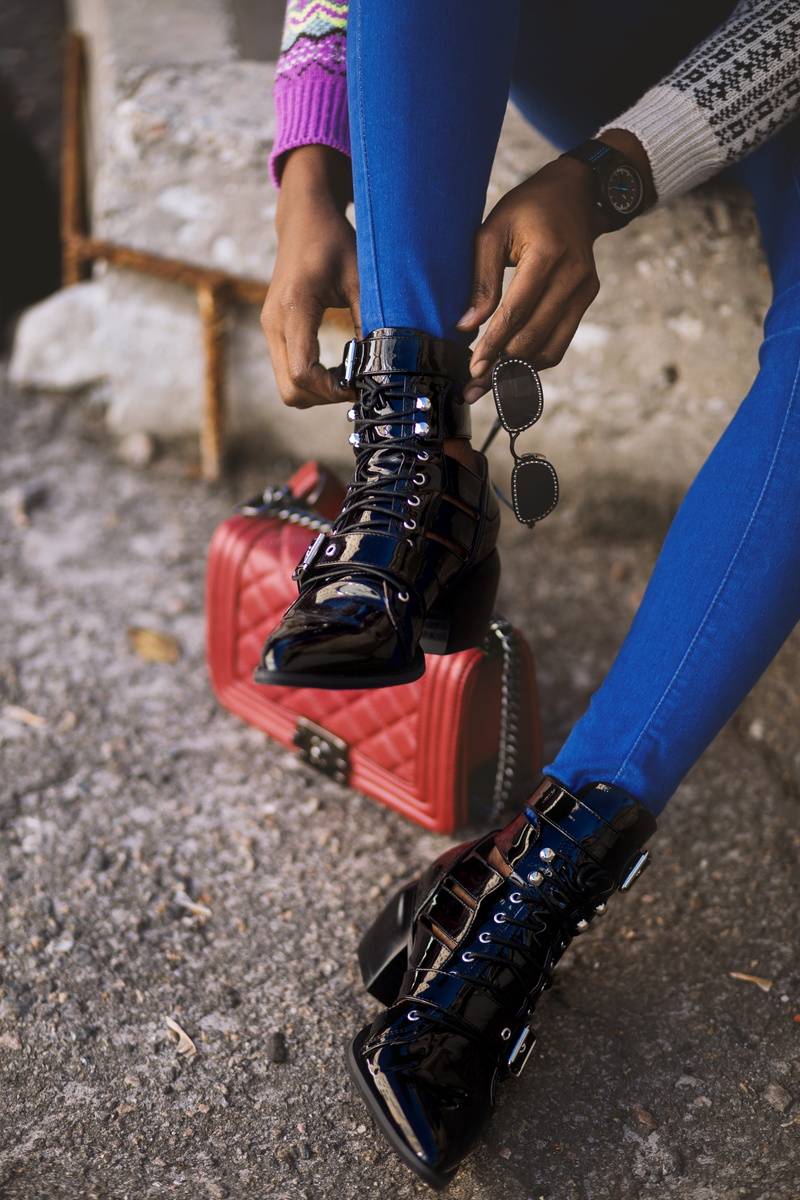 focus on foreground, boots, leather boots, black, adult, woman, leisure activity, fashion, lady, shoe, 5K, human hand, photo, patent, sport, leather, female
